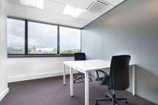   Espace de bureau privé personnalisé en fonction des besoins uniques de votre entreprise à Lille Europe Euralille