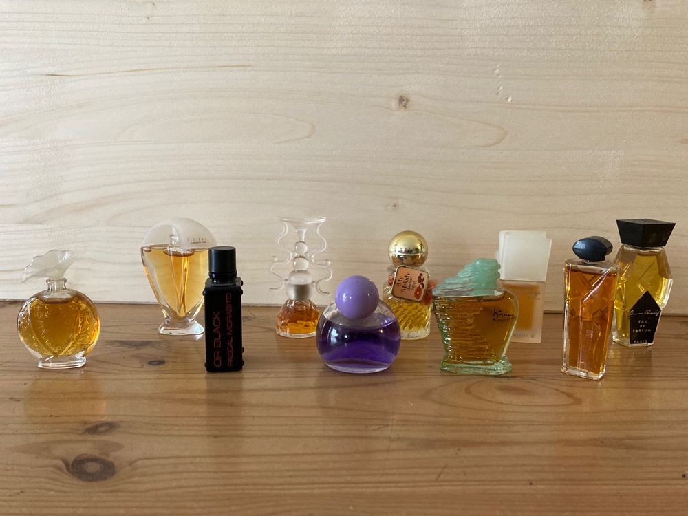 Lot de 10 mini flacons de parfum 