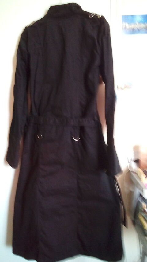 Manteau  Gothique
Coloris noir 
180 Toulouse (31)
