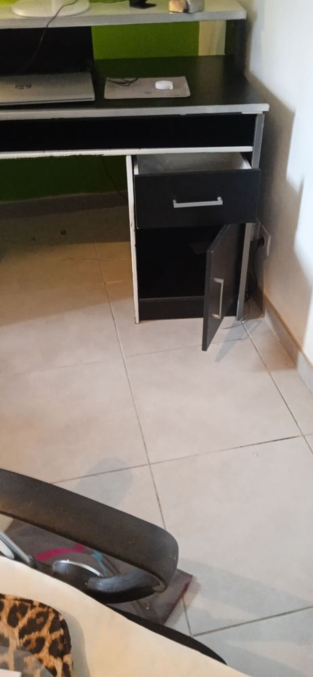 un bureau Meubles
