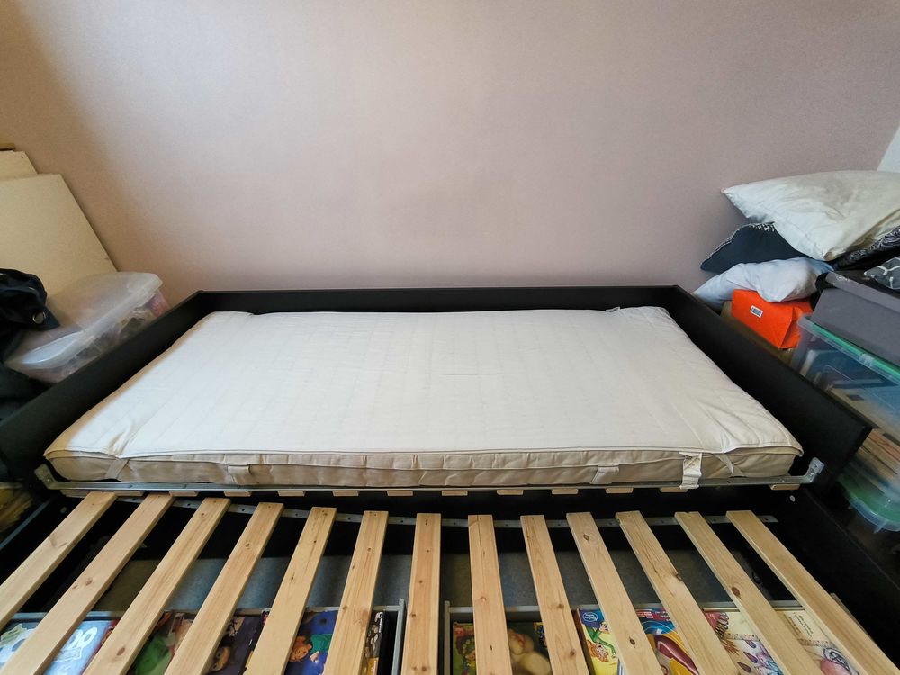 Lit+banquette+Ikea+BRIMNES+avec+matelas,+couette+et+draps Meubles