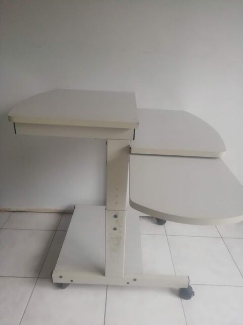 table  � roulettes pour utilisation informatique 20 Hem (59)