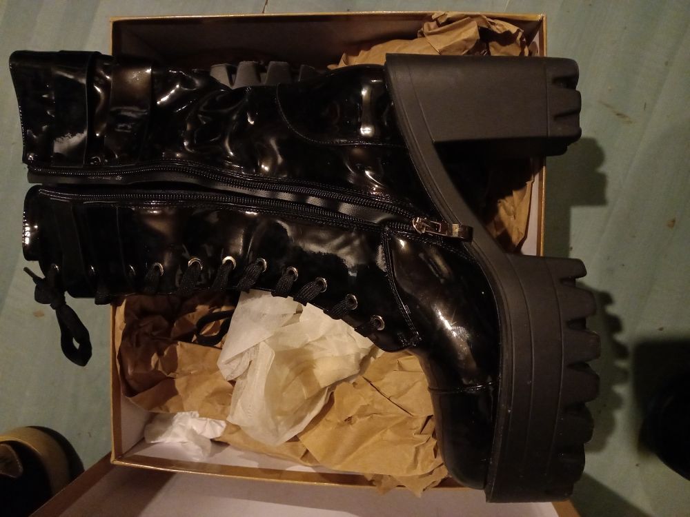 bottes gothique noir simili cuir brillant Chaussures