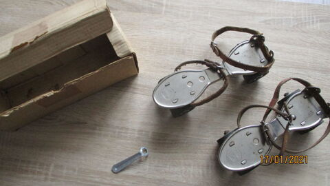 Patins  Roulettes Fer MYSTRAL de 1970. 20 Le Vernois (39)