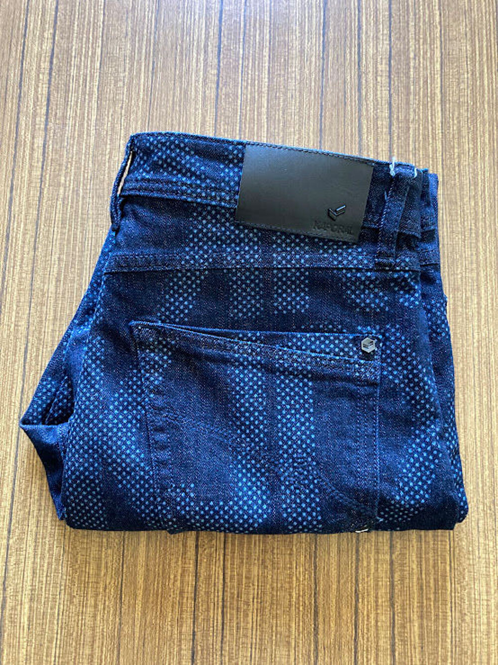 Pantalon bleu marine &agrave; motifs, Kaporal, neuf T. W32 ou 42 V�tements