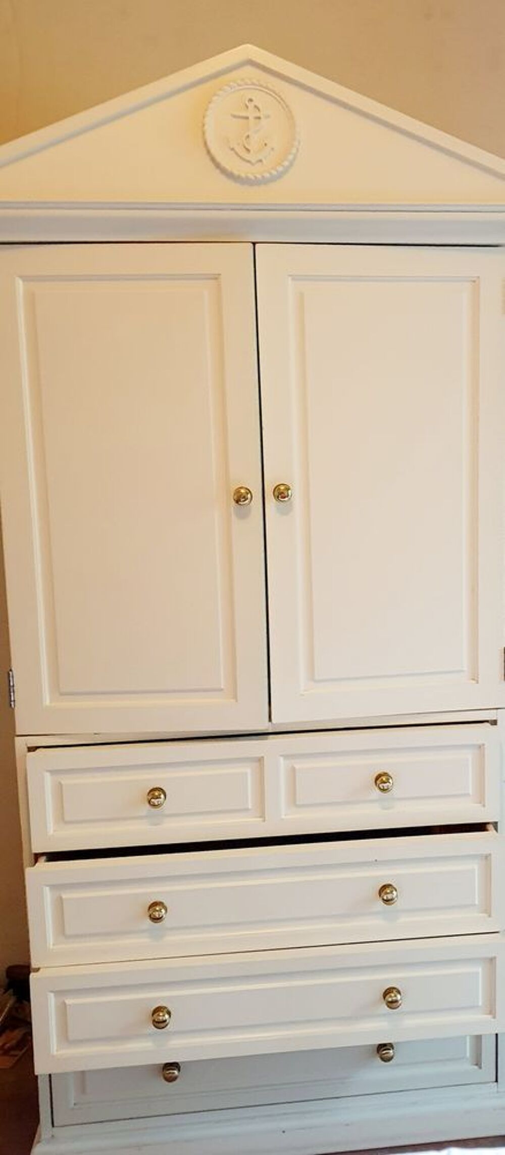 Armoire de luxe pour enfant ou adulte de la marque Drexel. Meubles
