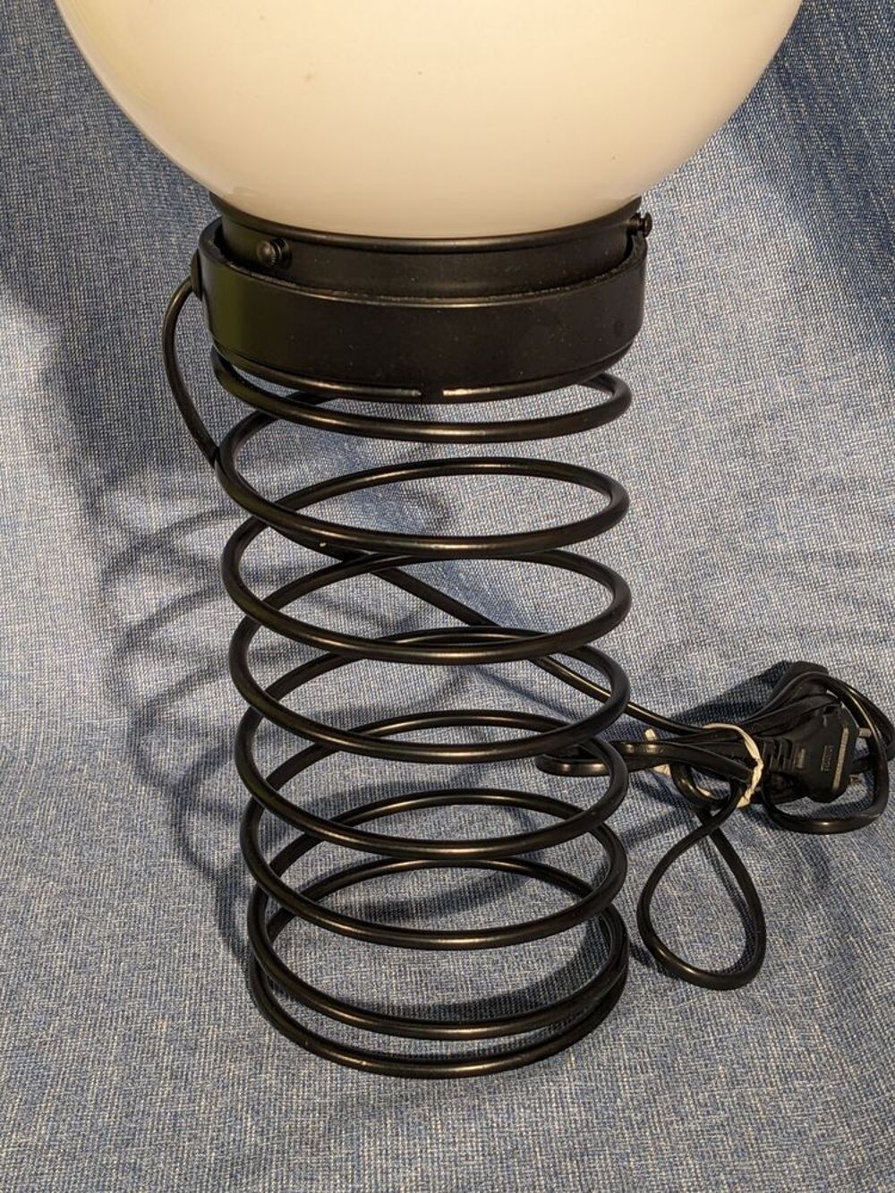 Lampe ressort style INGO MAURER vintage 1970/80 en tr&egrave;s bon Décoration