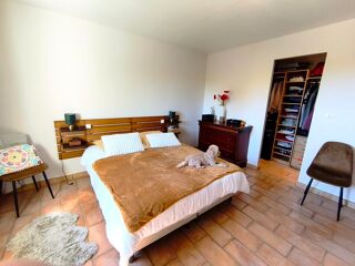 Villa � vendre 7 pi�ces 148 m� Eygui�res