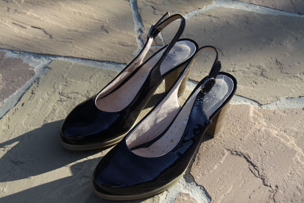 ESCARPINS VERNIS NOIRS TAILLE 37 Chaussures