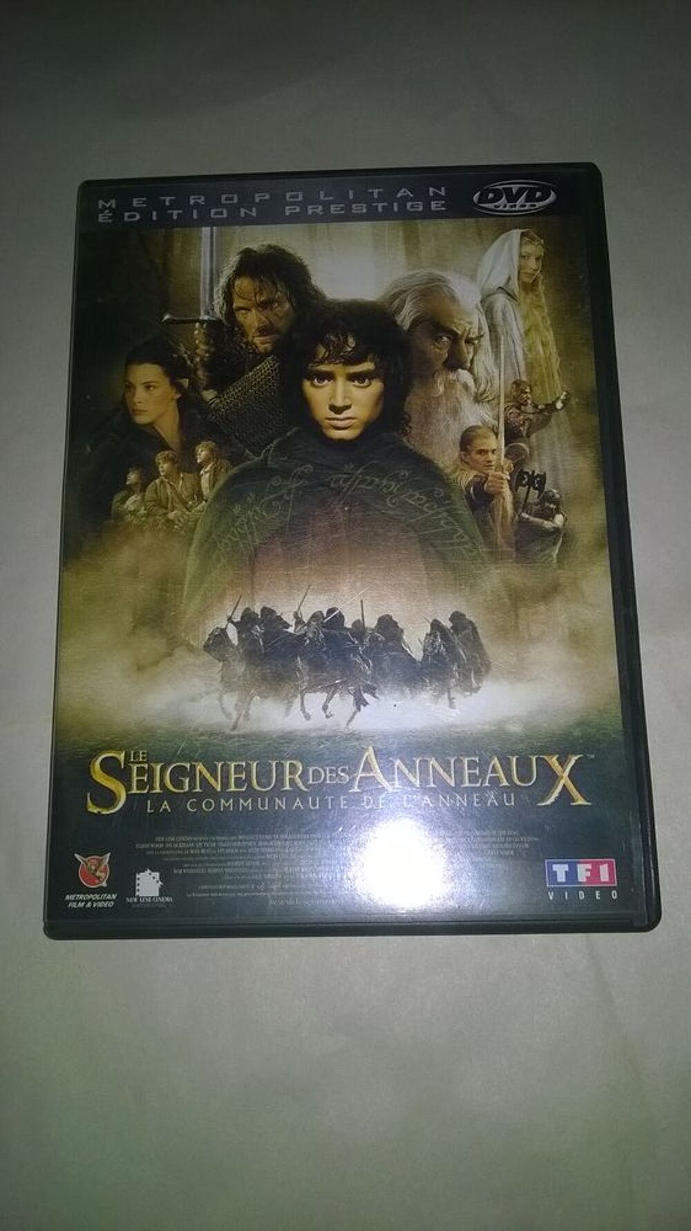 DVD Le seigneur des anneaux
La communaut&eacute; de l'anneau
2002 DVD et blu-ray