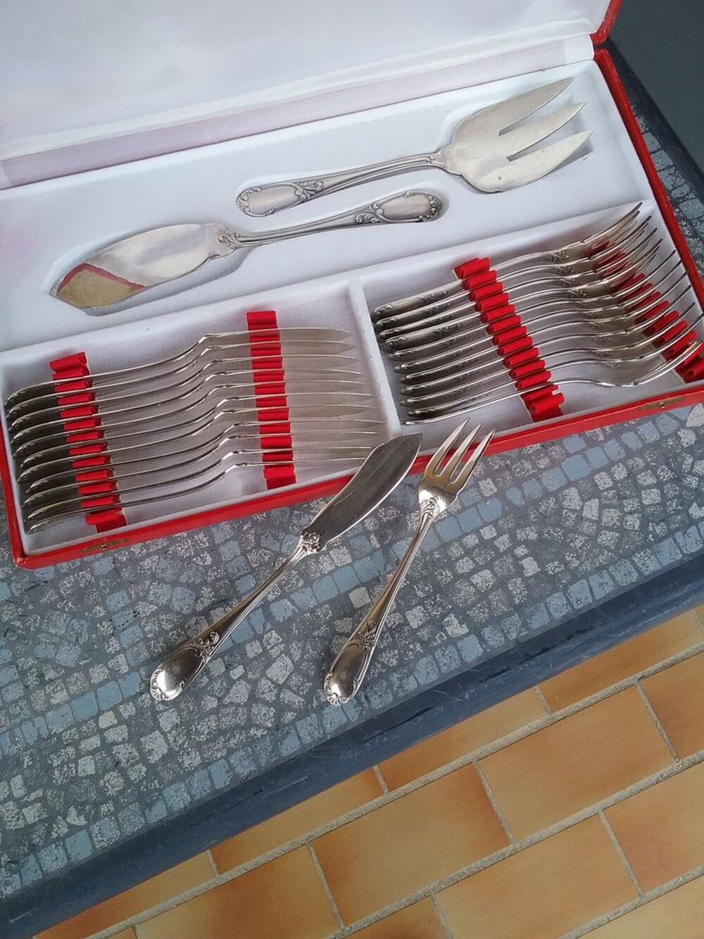 M&eacute;nag&egrave;res a g&acirc;teaux Guy de Grene m&eacute;tal argent&eacute; Cuisine