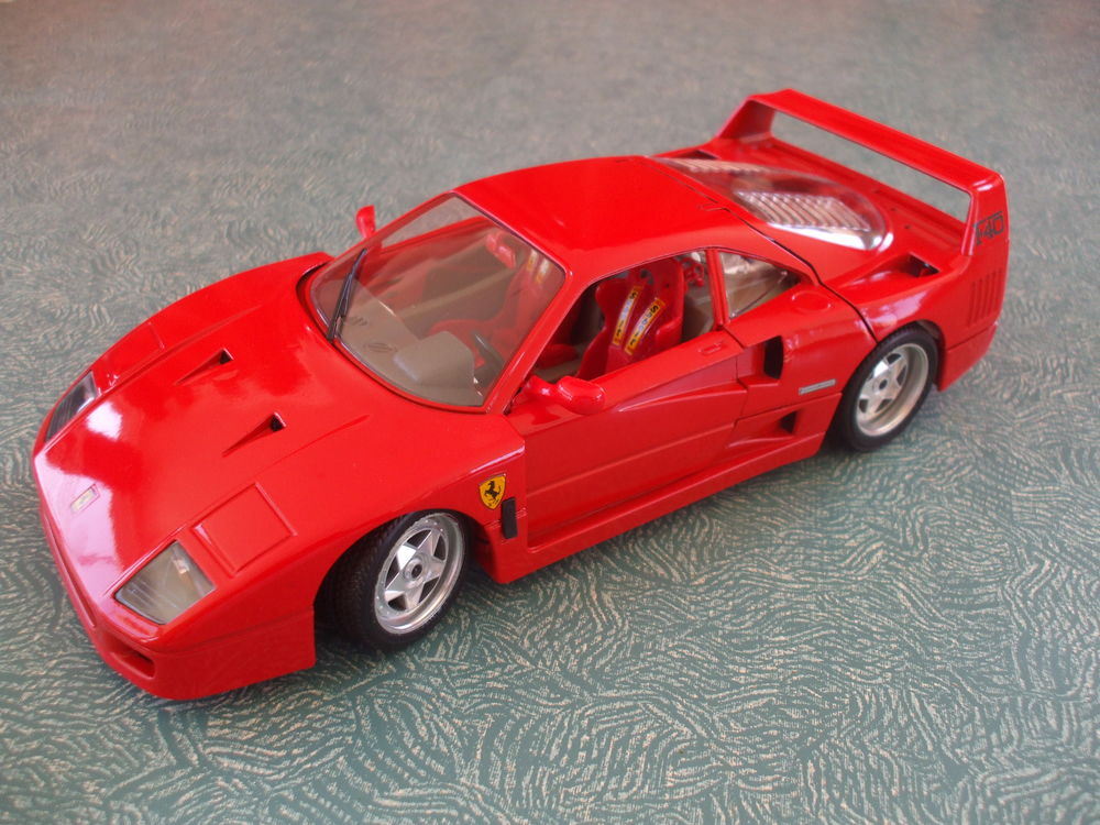 REF: 3032 FERRARI F40 ROUGE 1987 Jeux / jouets