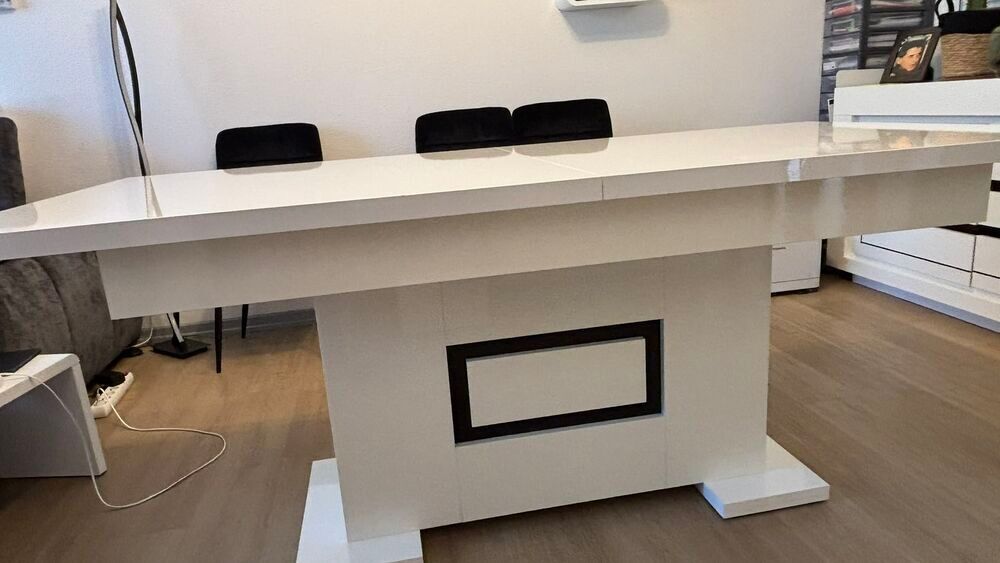 Salle &agrave; manger (Table, buffet + Miroir) Meubles