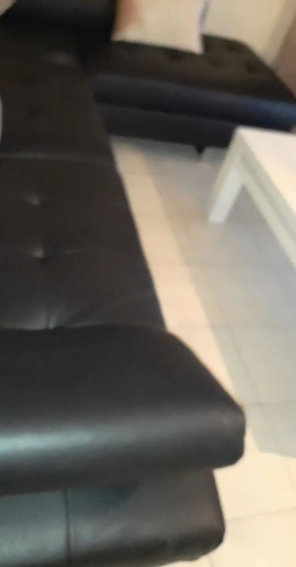 Bonjour mon canap&eacute; en cuir 6 place tr&egrave;s bon &eacute;tat Meubles
