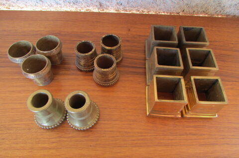 Lot de sabots en bronze et laiton pour meubles 50 Montfa (81)