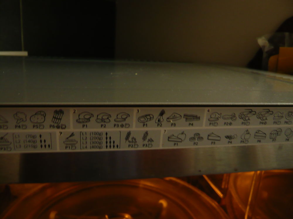 four multifonctions y compris micro ondes Electroménager