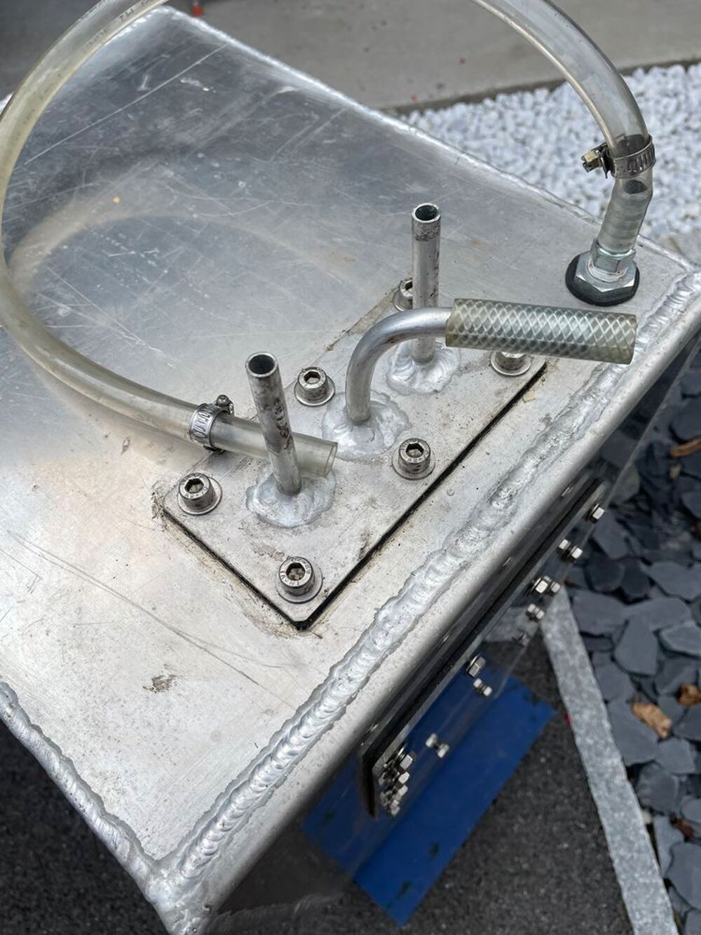 Prototype cuve &agrave; eau pour fourgon ou camion Bricolage