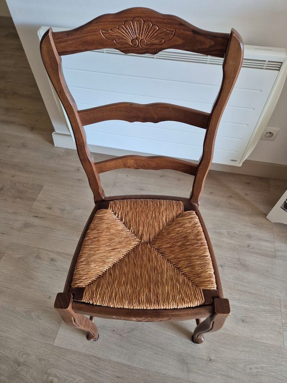 table ronde en noyer +6 chaises Meubles