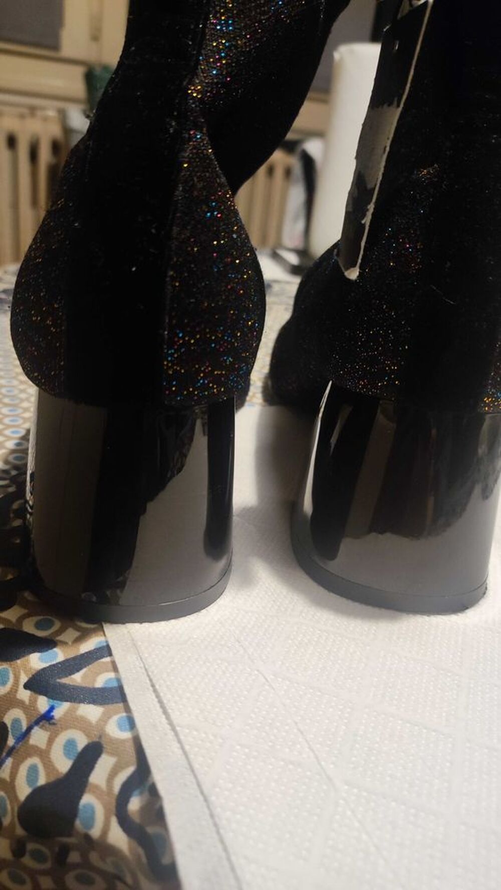 Bottines noires scintillantes toile lycra Zara. Chaussures