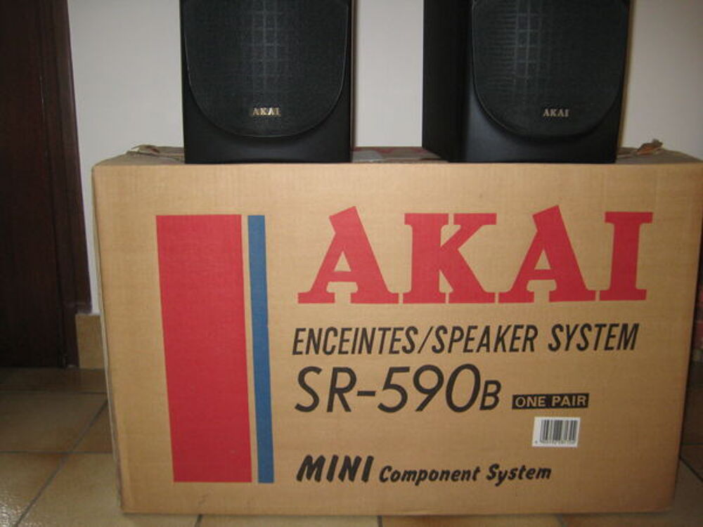 Paire d'enceintes AKAI Audio et hifi