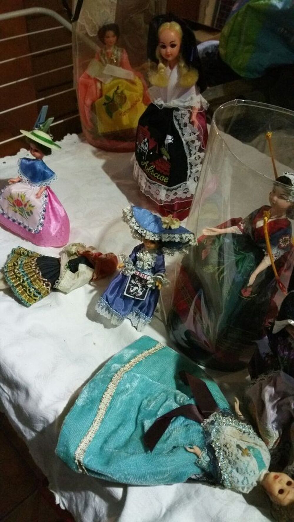 poup&eacute;es folkloriques r&eacute;gionales 
