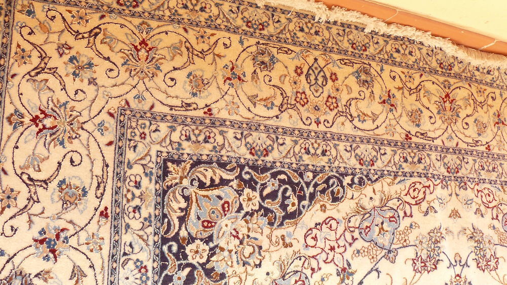 TAPIS D IRAN Meubles