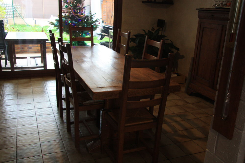 Salle &agrave; manger ch&ecirc;ne massif " DE TONGE"
Meubles