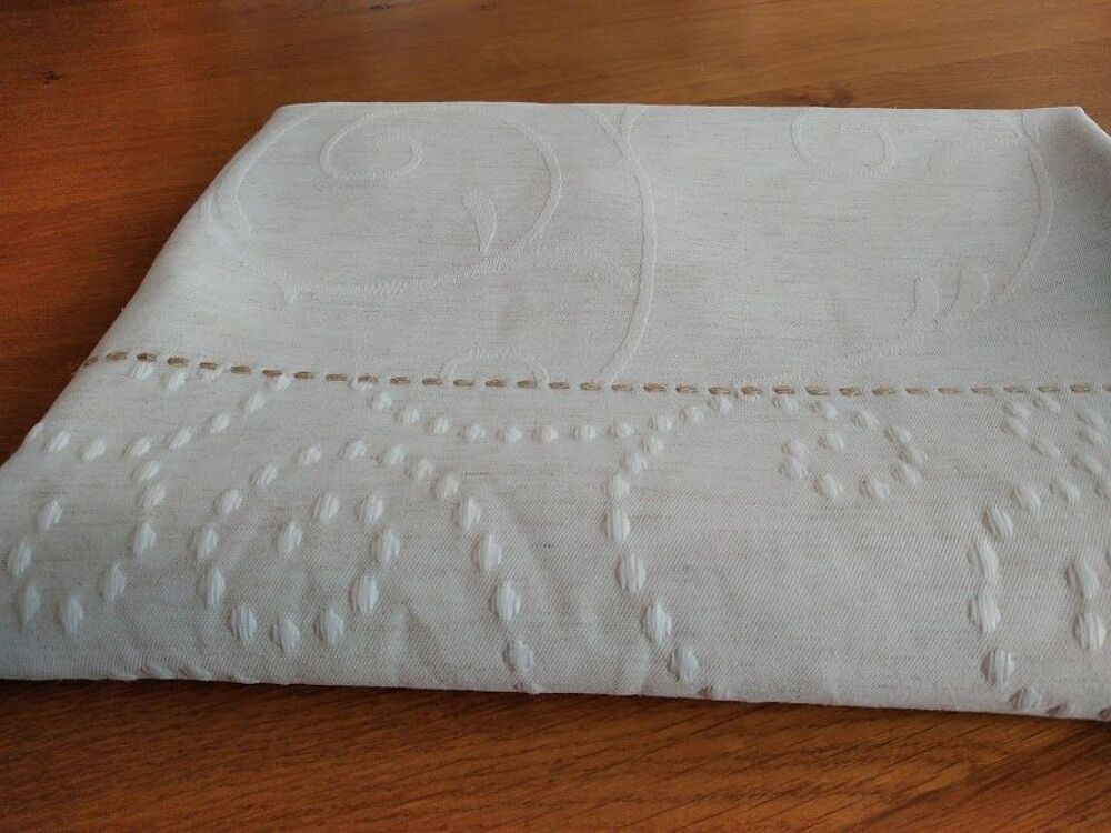 Nappe &eacute;crue tissu jacquard Décoration