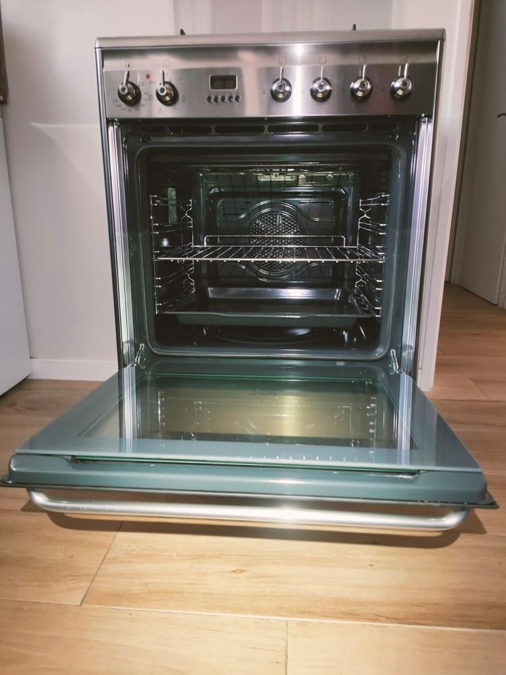 Cuisini&egrave;re en inox SMEG (mod&egrave;le SCB60MX9) Electroménager