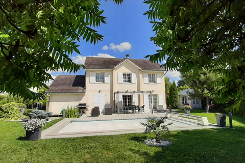   El�gante maison T4 de 143 m� avec piscine ? Terrain clos & a Maison - 4 pi�ce(s) - 143 m�