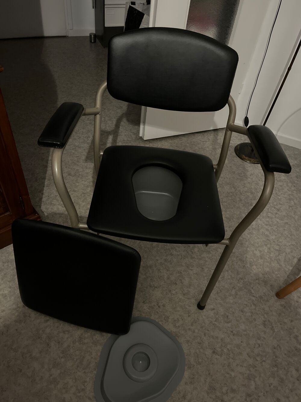 Chaise perc&eacute;e Meubles