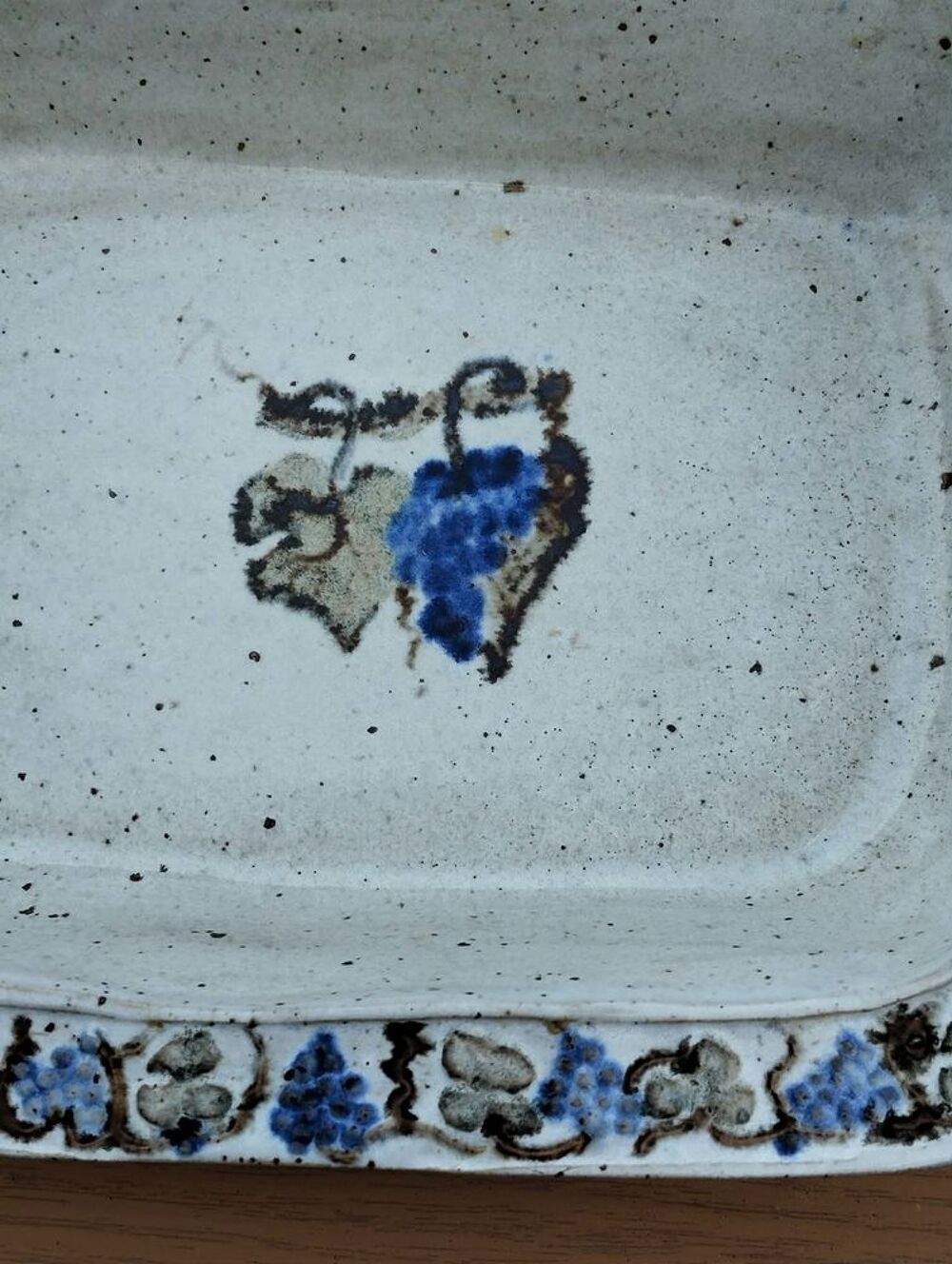 Plat rectangulaire en gr&egrave;s sign&eacute; Albert Breton V&eacute;zelay 96 Décoration