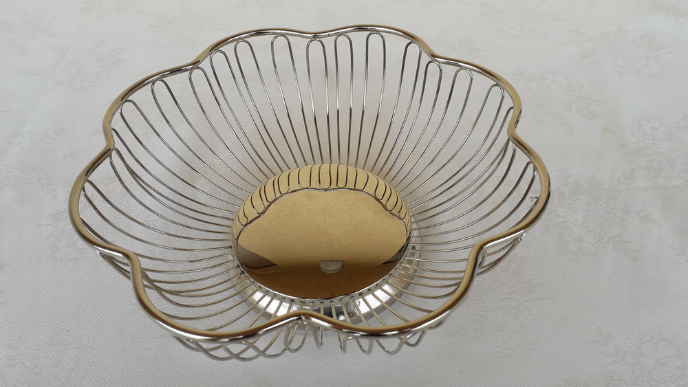 Corbeille &agrave; pain m&eacute;tal argent&eacute;
Décoration