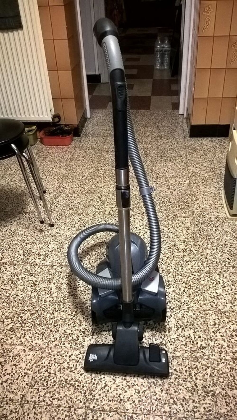 Aspirateur sans sac DIRT DEVIL. Electroménager