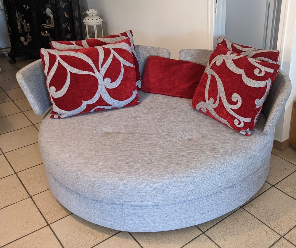 2 fauteuils pivotants et un fixe
L'ensemble ou s&eacute;par&eacute;ment Meubles