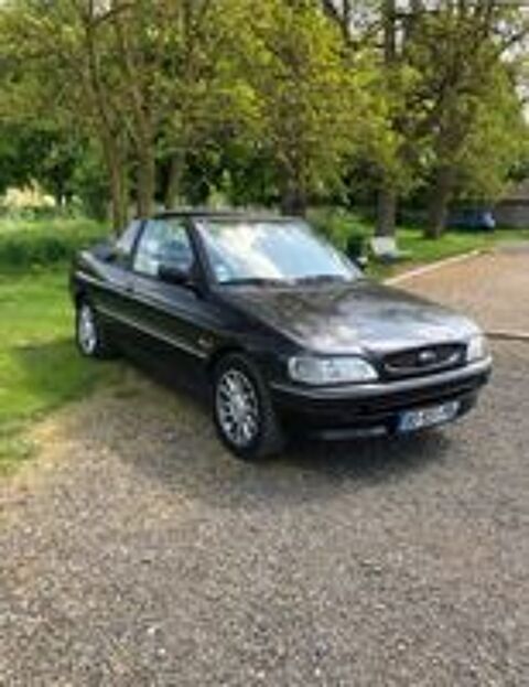 Escort Cabriolet 1.6i Tropical 1995 occasion 58360 Saint-Honoré-les-Bains