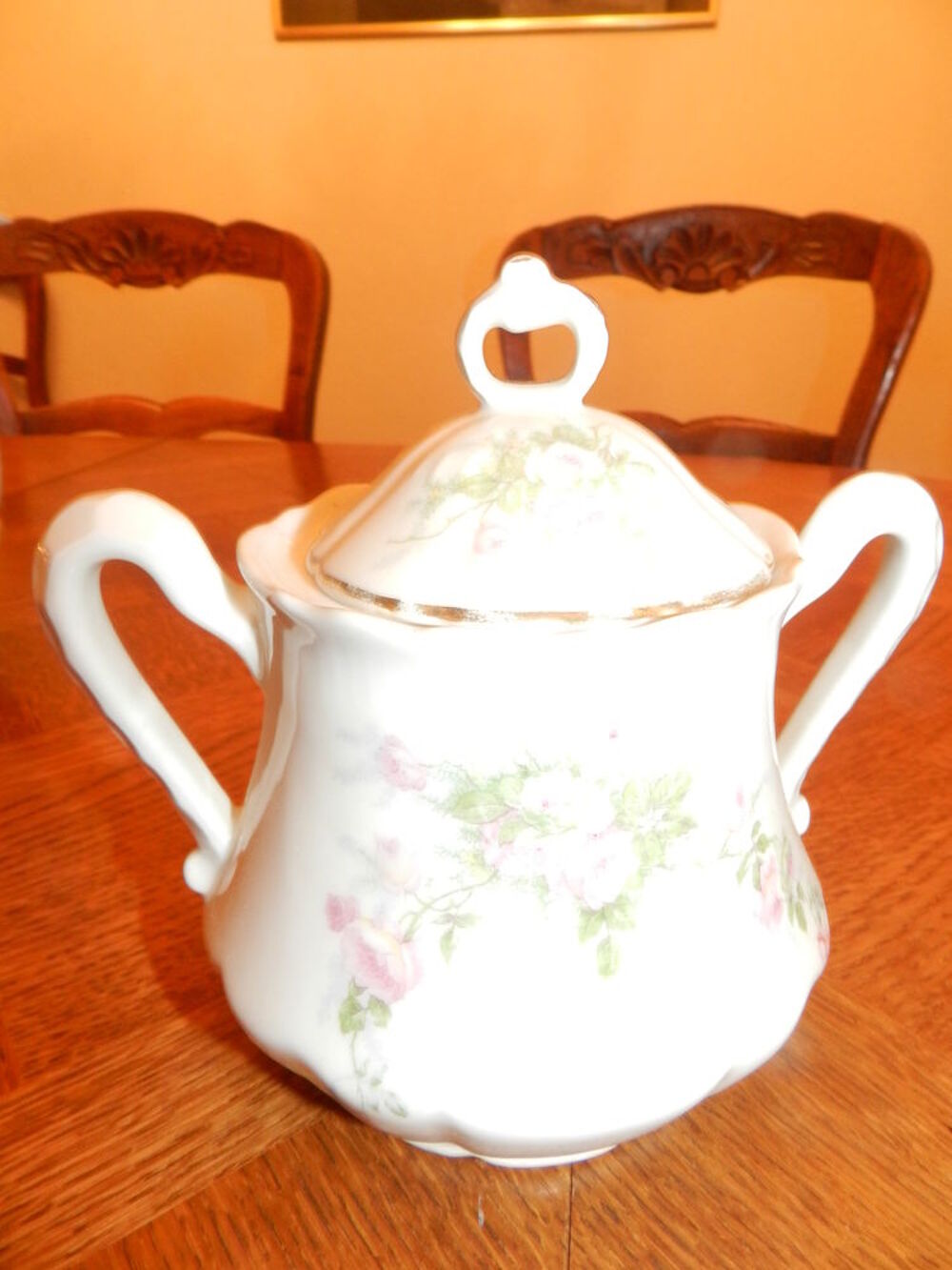 Cafeti&egrave;re et sucrier anciens 