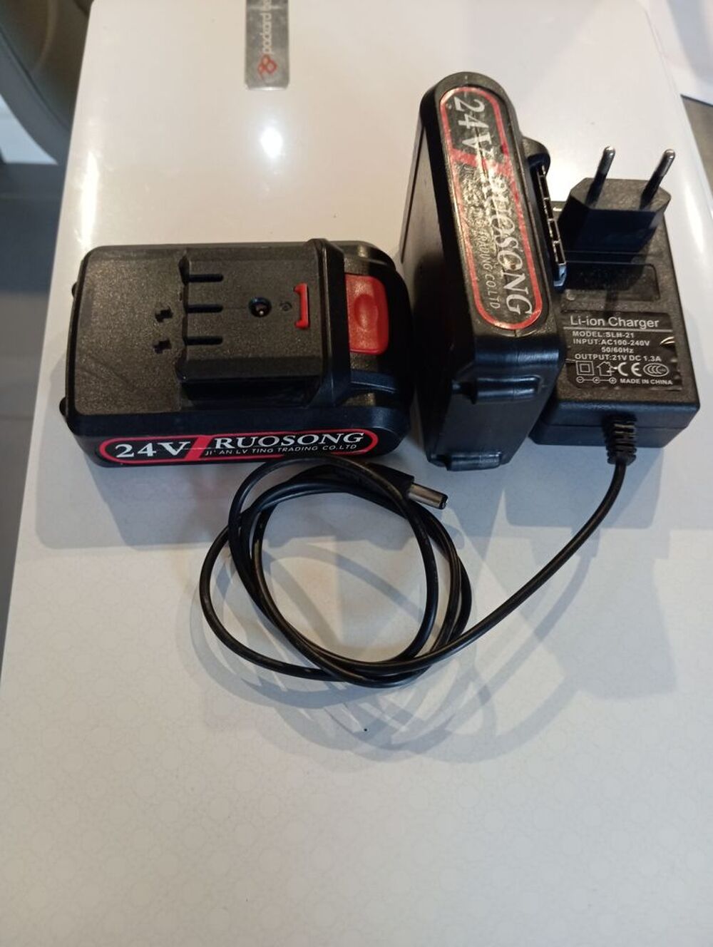 Batteries pour mini tron&ccedil;onneuse Bricolage