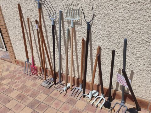OUTILS JARDIN-BÊCHE-PIOCHE-FOURCHE-MASSE-RÂTEAU...QUALITÉ 16 Blanzat (63)