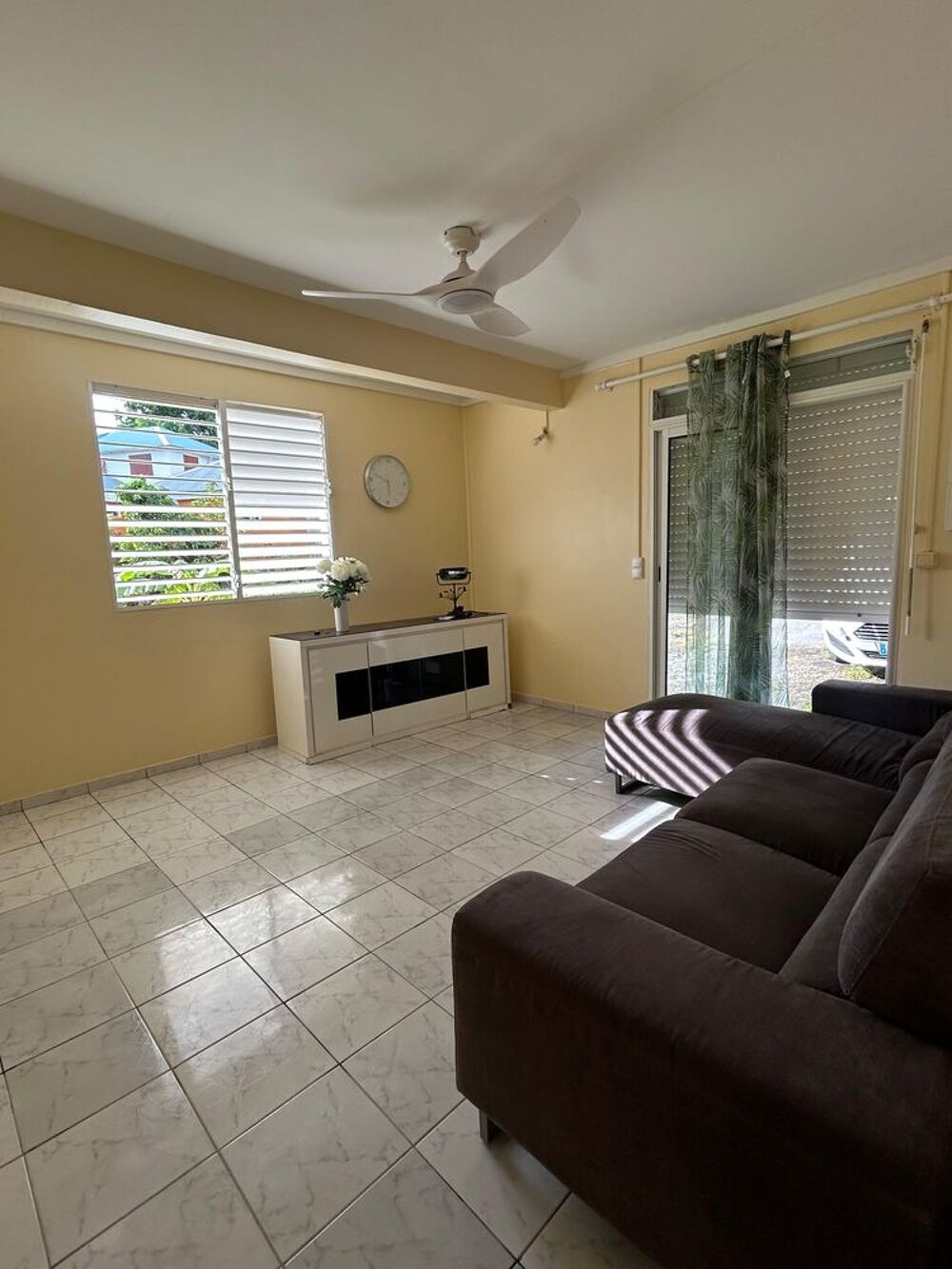 Location Appartement F3 meublé spacieux Baillif , charge non comprise Baillif