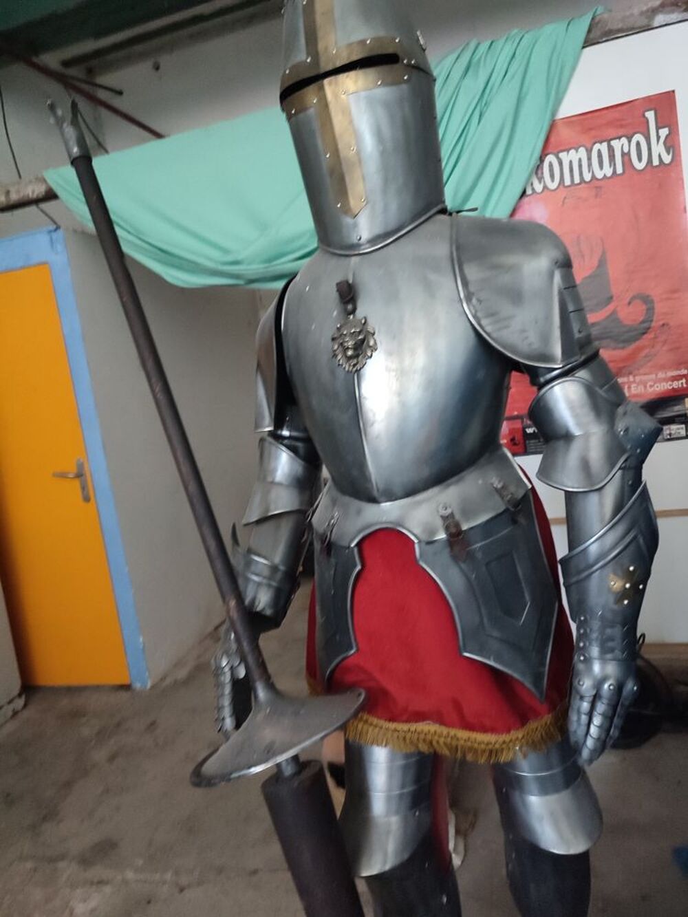 MAGNIFIQUE ARMURE de 1M80 
PRIX 1300E Brocante, salon des antiquaires