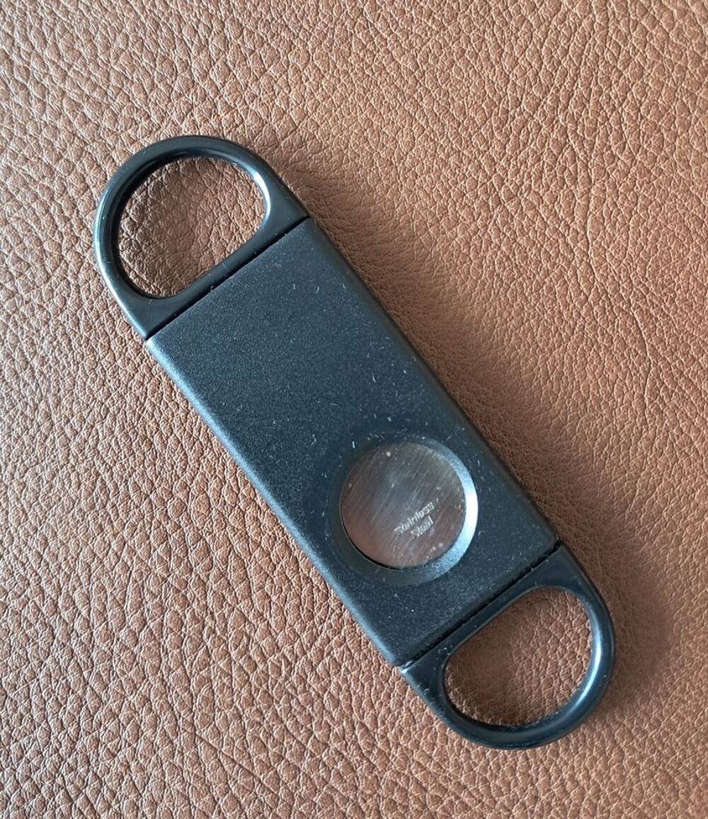 coupe cigare 
diam&egrave;tre 2 cm 
lame stainless steal 
11x3 cm Bricolage