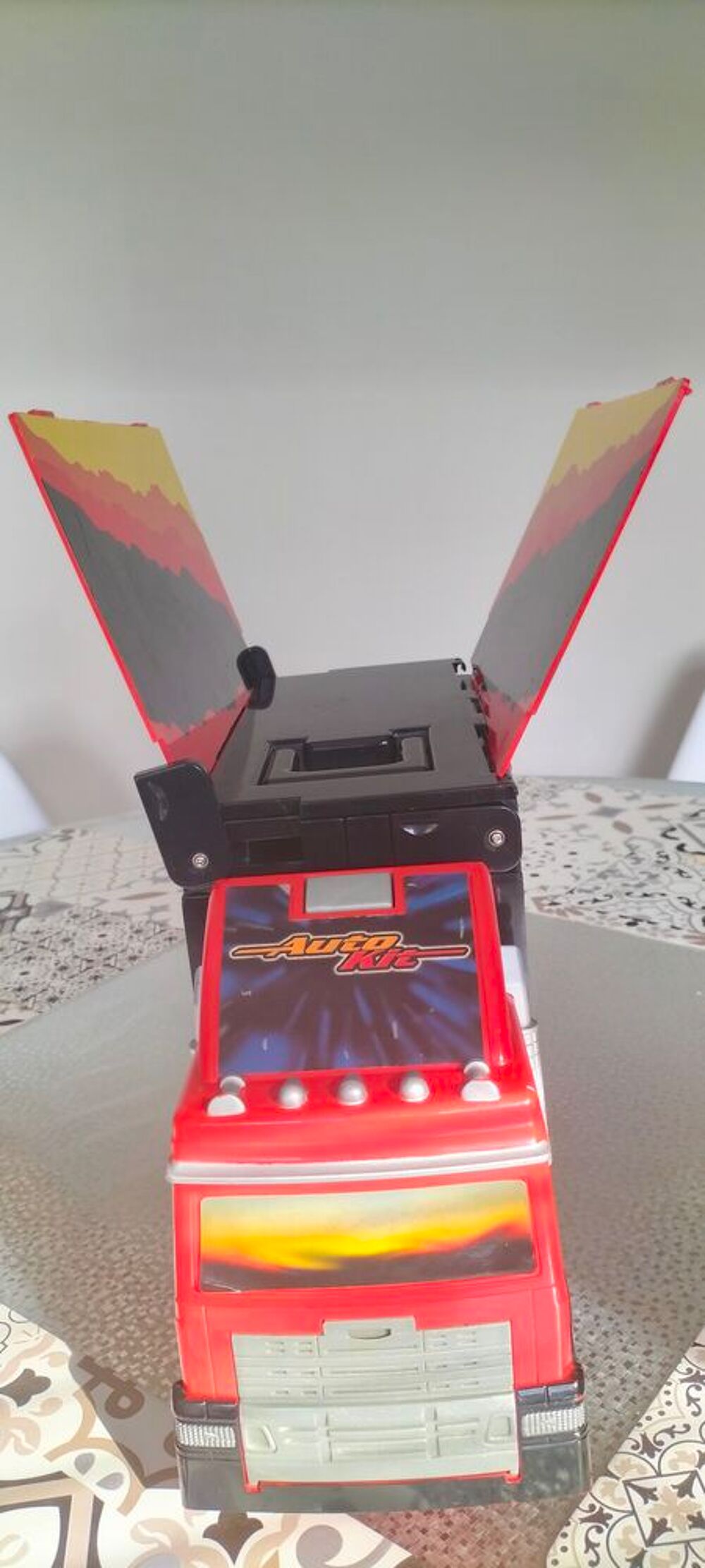 CAMION MALETTE TRANSFORMEUR Jeux / jouets
