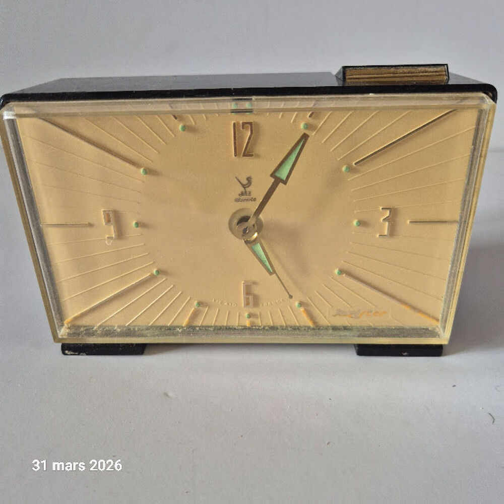 R&eacute;veil jaz jazistor, &agrave; pile, 1964-65 
L'heur Décoration
