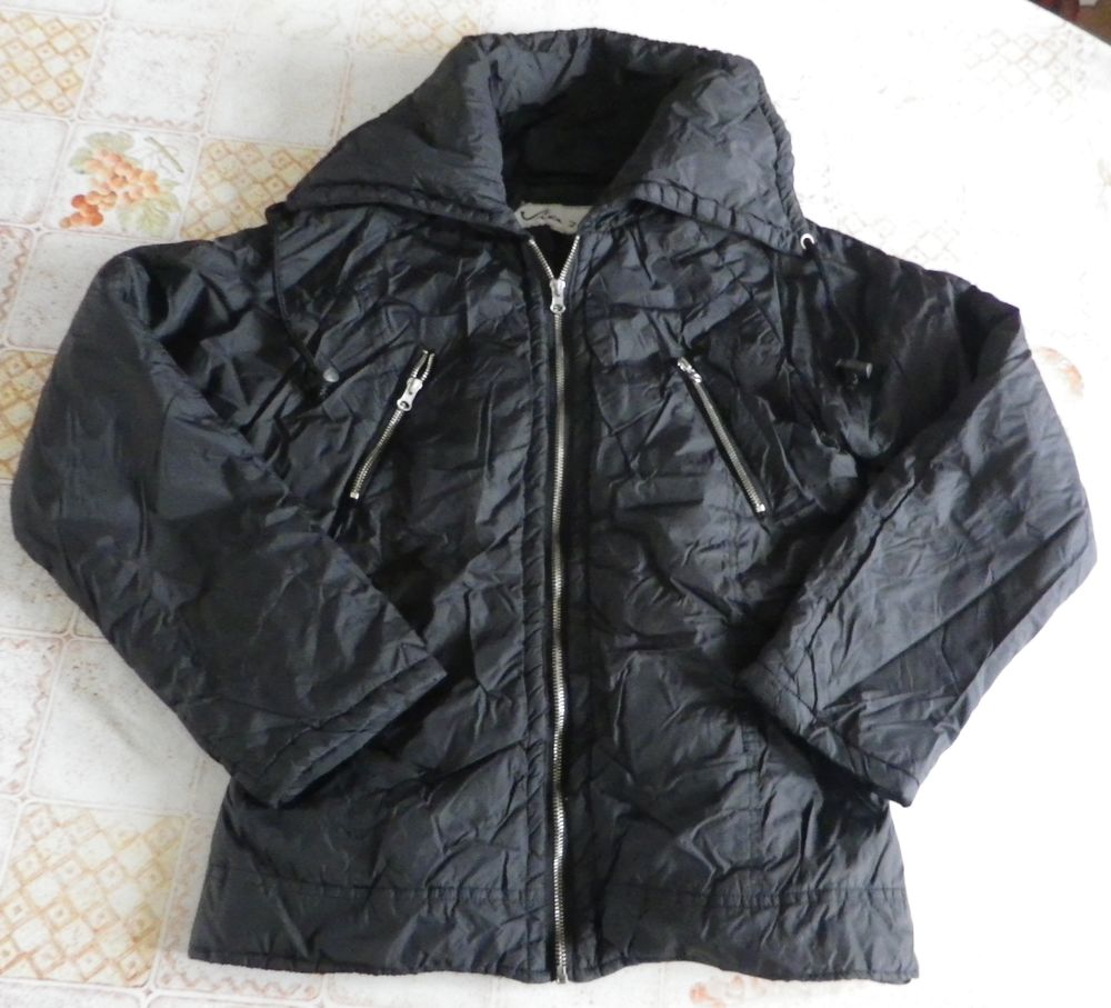 BLOUSON / DOUDOUNE NOIRE T40 COMME NEUVE Vêtements