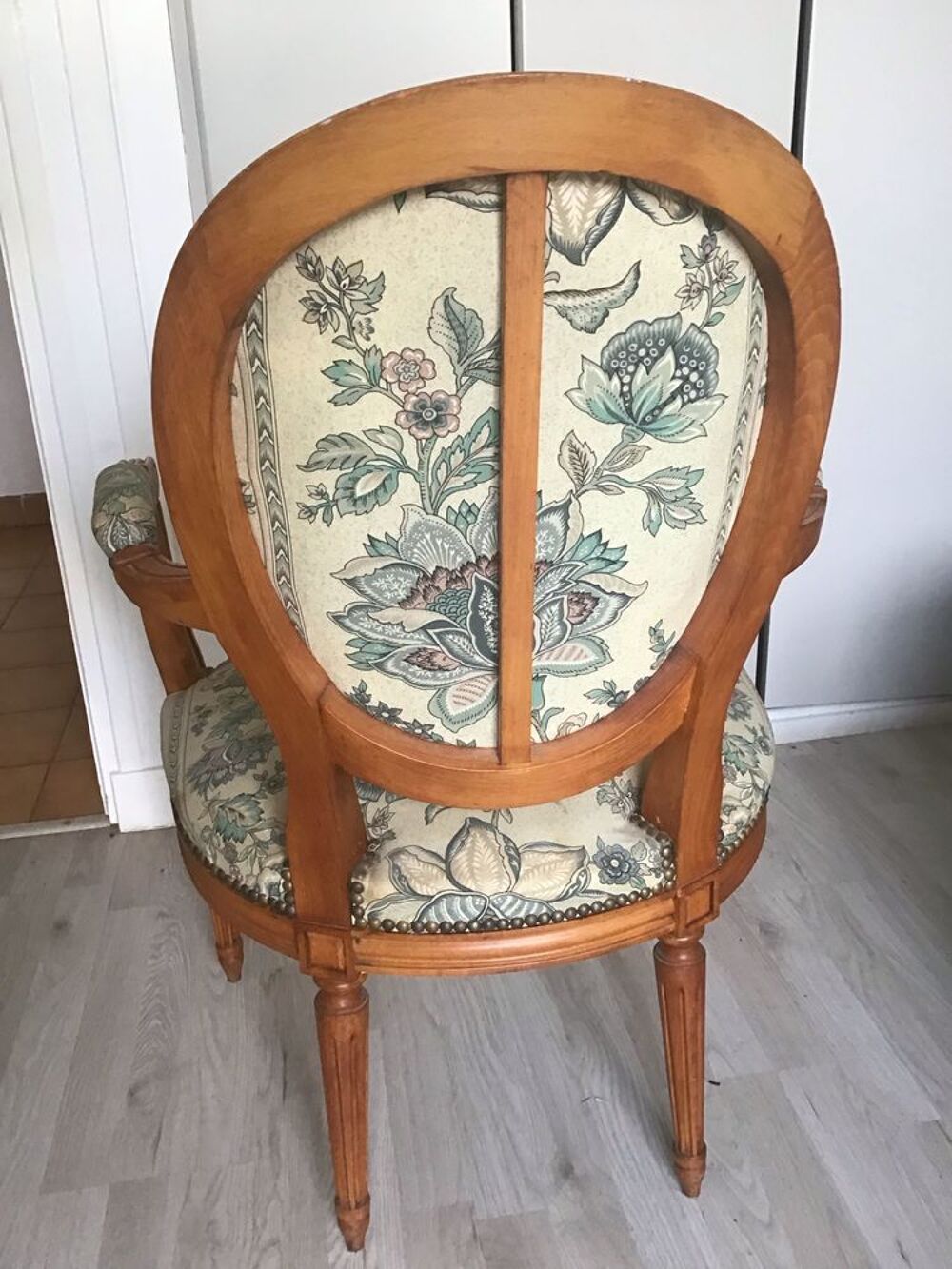 Fauteuil m&eacute;daillon style Louis XVI Meubles