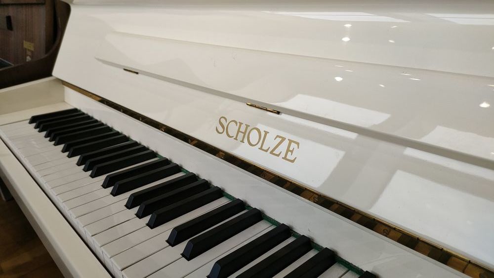 Piano droit Scholze 116 blanc laqu&eacute; Instruments de musique