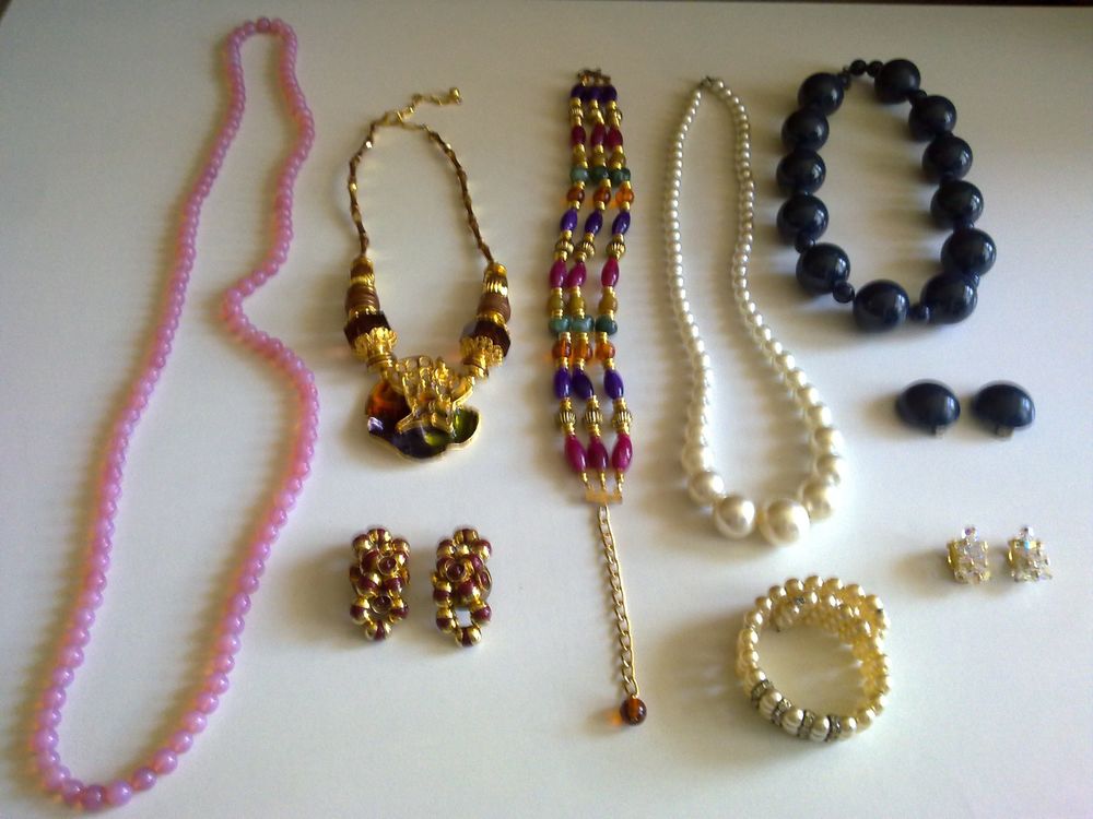 Colliers boucles oreille clips fantaisie vintage Bijoux et montres