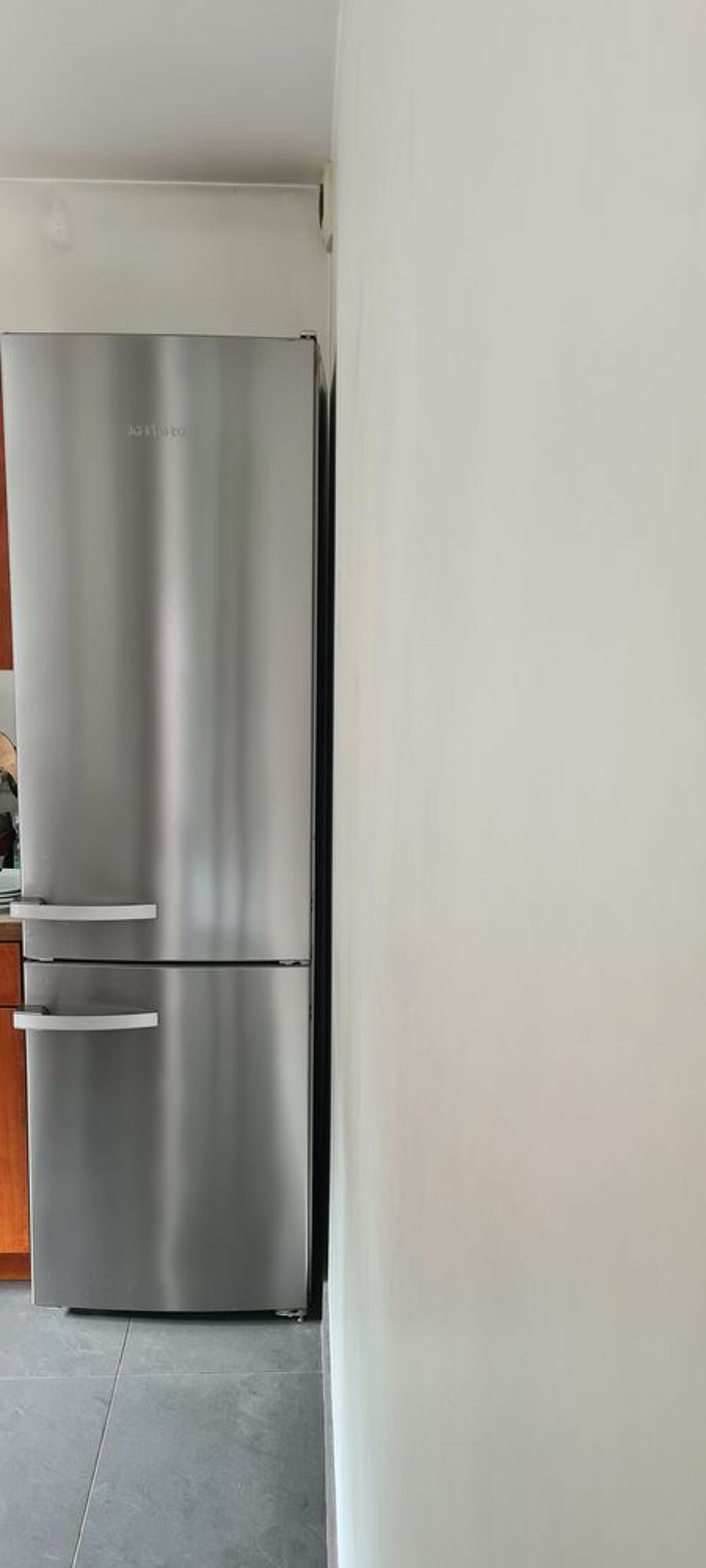 COMBINE REFRIGERATEUR CONGELATEUR MIELE COULEUR INOX Electroménager