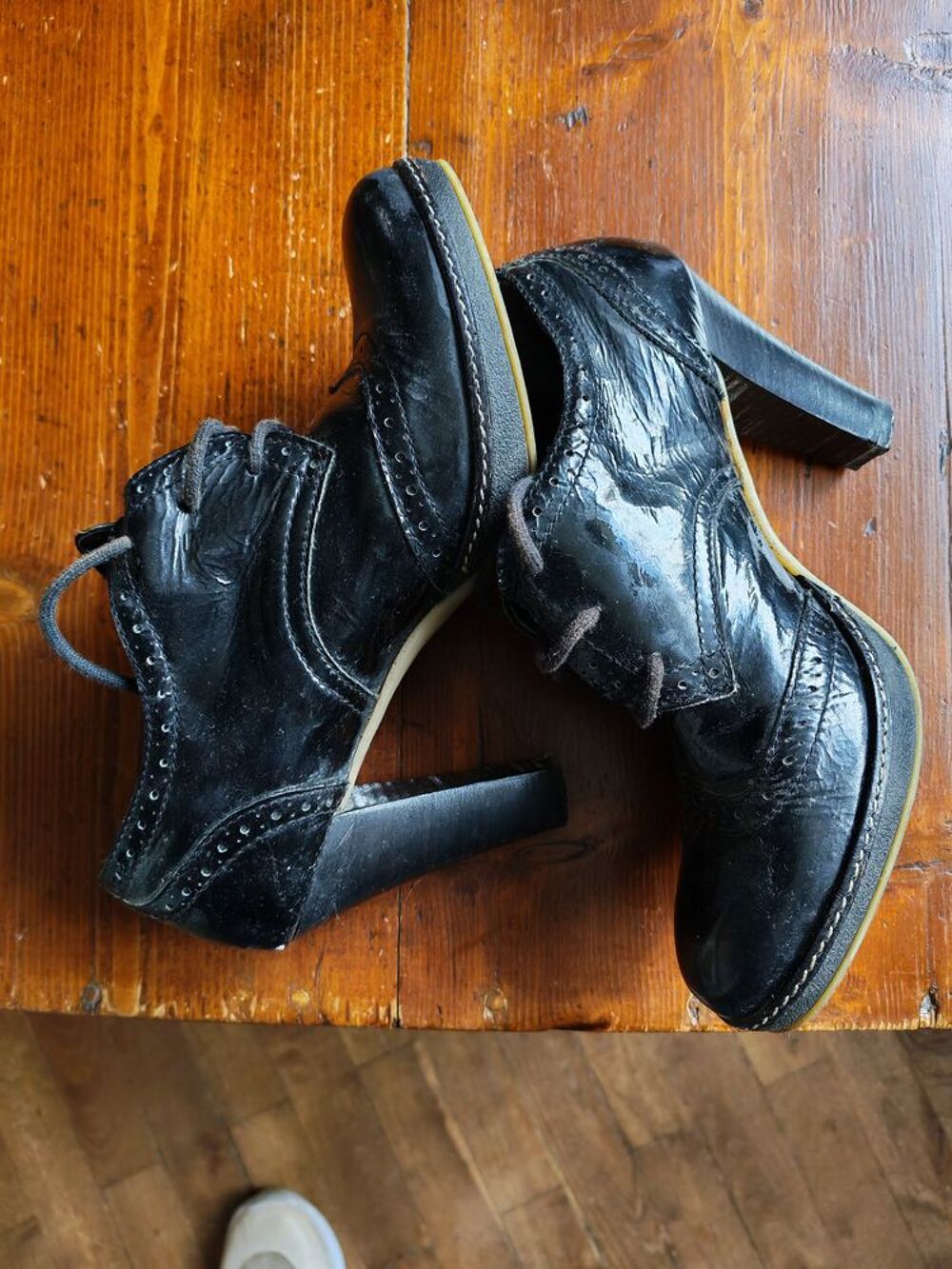 Chaussures vernis noir talon et lacets Chaussures